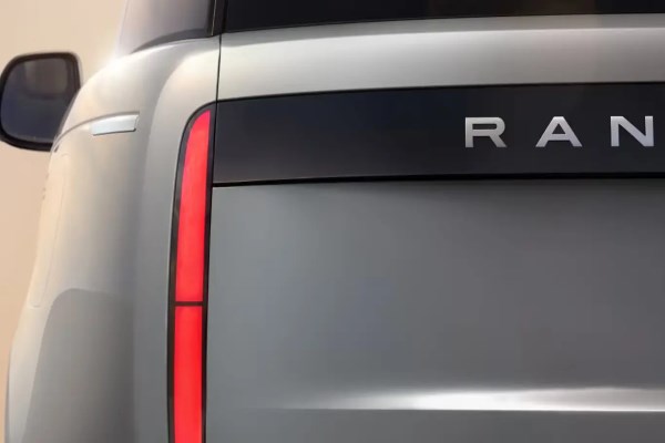 Range Rover анонсировал новый электрический кроссовер среднего сегмента