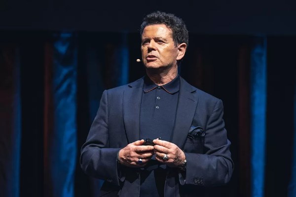 В Jaguar Land Rover официально подтвердили уход шеф-дизайнера после месяцев молчания