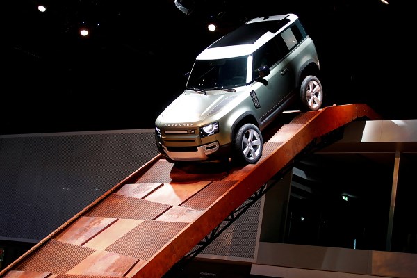 JLR сделает ставку на классические гибриды для спасения прибыли