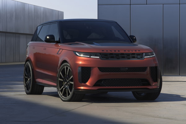 Monterey Car Week стала местом дебюта новой версии Range Rover Sport — модели SV Carbon