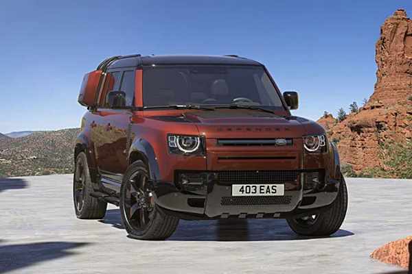 Defender предстал с мощным дизелем и в спецверсии
