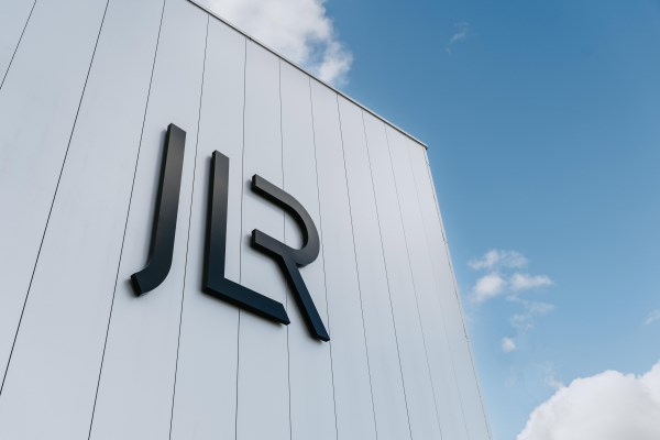 Заниженные прогнозы прибыли JLR обрушили акции Tata Motors на 10%