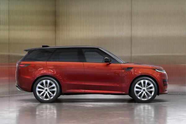 Как британцы отметили круглую дату культового внедорожника Range Rover Sport