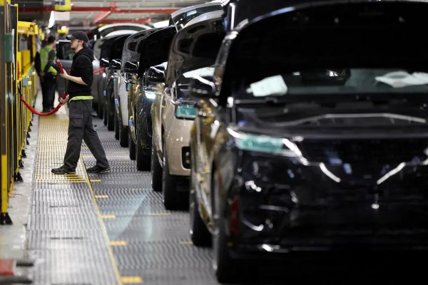 pribyl-jaguar-land-rover-sokratilas-v-sotni-raz-posle-kiberataki.jpg