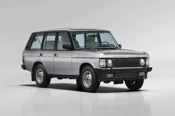staryy-range-rover-pereosmyslen-v-stilistike-sovremennogo-sv-ultra-1.jpg