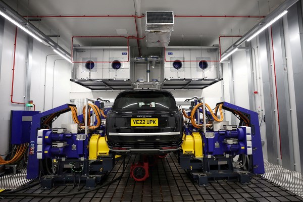 jaguar-land-rover-planiruet-sokratit-4000-rabochikh-mest.jpg